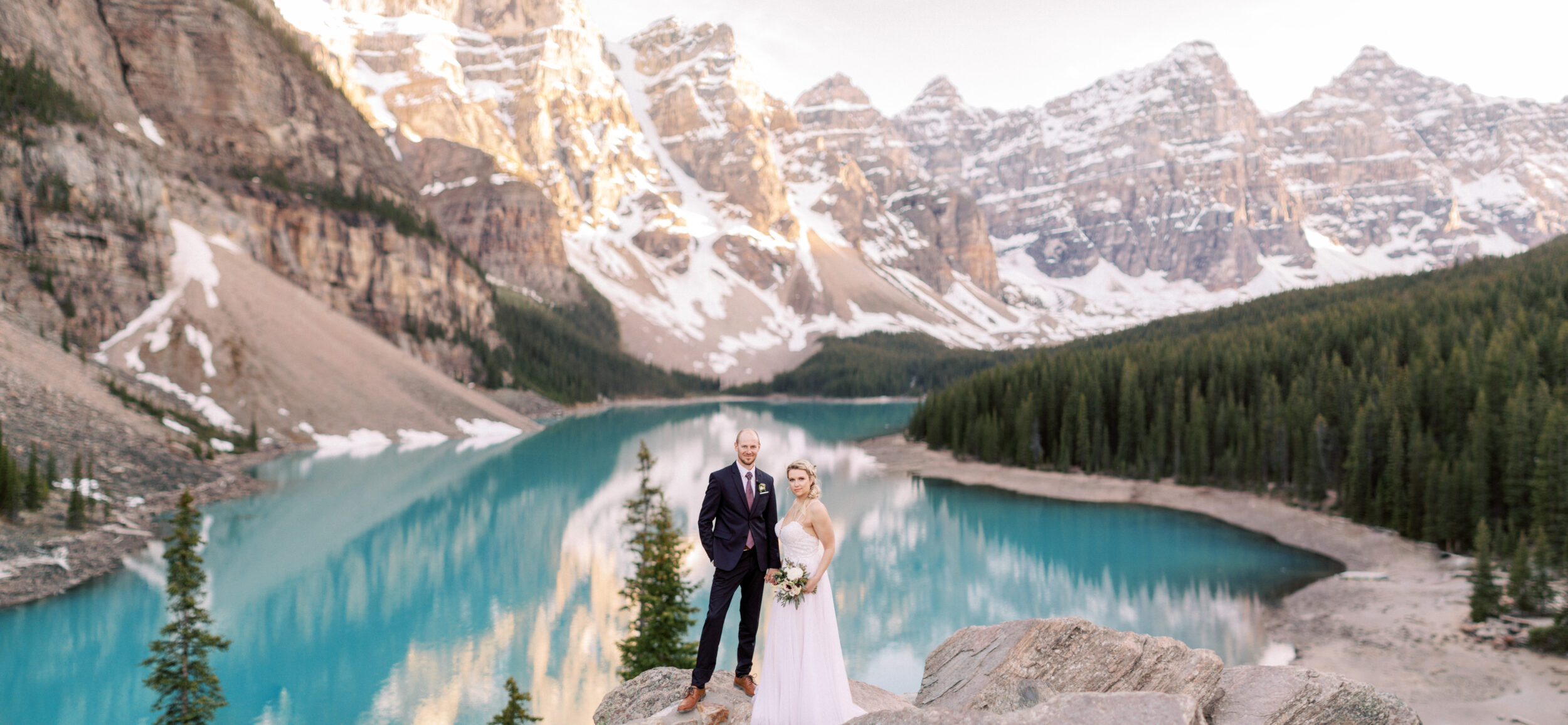 Moraine Lake is one of the 8 best photography locations in Banff